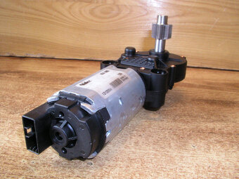 Elektromotor s převodovkou NIDEC 404.980 12VDC, 44 ot./min. - 4