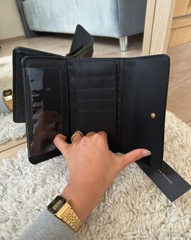 TOMMY HILFIGER ČERNÁ PENĚŽENKA 1 - 4