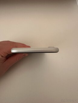 Apple iPhone SE 2020, 64 GB, Bílý – SUPER STAV - 4