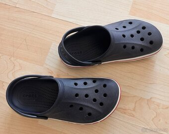 Crocs - 4