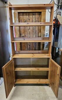 Knihovna Ikea Leksvik s dvířky mořidlo antik - 4