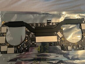Základní deska z macbook pro 13 A1706 - 4