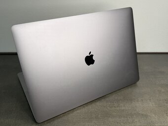 MacBook Pro 16'' 2019 / i7 / 16GB / 512GB SSD - DPH - 4