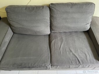 Šedá pohovka z obchodu IKEA - 4