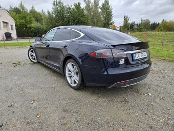 Tesla S 85, Pronájem - 4