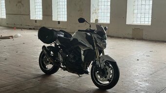 Suzuki GSR 750 - 4