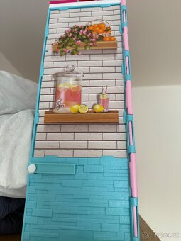 Skládací a přenosný domeček Barbie - 4