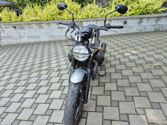 Motto Guzzi V7 850 - 4