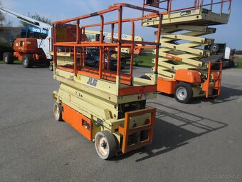 Nůžková pracovní plošina JLG 2033E - 4