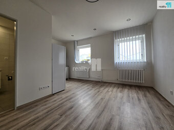 Pronájem rekonstruovaného bytu 1+kk 24 m2, Korunovační Praha - 4