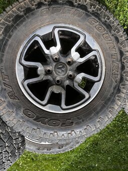 Dodge Ram originál kola s pneumatikami 285/70/17 - 4