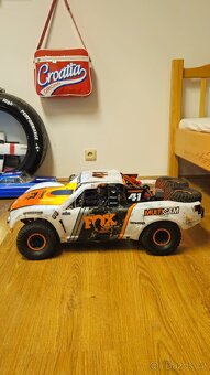 Traxxas UDR 1:8 REZERVOVÁNO DO 29.11. - 4