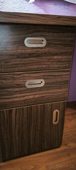 Prodám zachovalý dětský psací stůl - 4