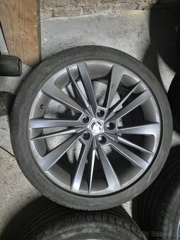 5x112 235/40 R19 - 4