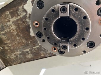 Vertikální obráběcí centrum VOC 1000 - 4