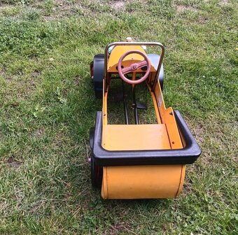 Retro ŽLUTÉ ŠLAPACÍ AUTO KOVOVÉ - 4