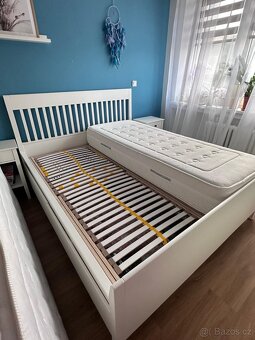 Kvalitní postel včetně roštů - 4
