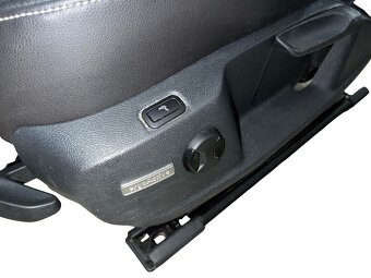 Sedačky černá kůže s látkou VW Golf 7 kombi r.v. 2016 - 4