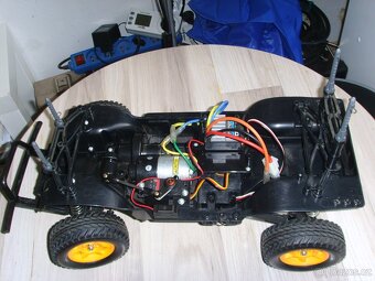 RC Land Rover - 4