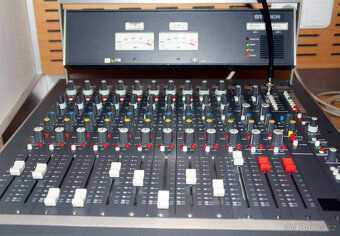 Mixážní pult STUDER 961, 10kanálový, pro vysílání a studio, - 4
