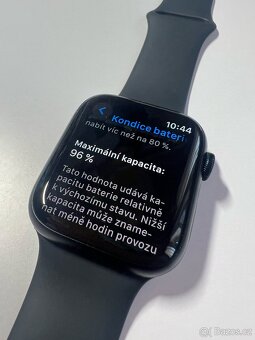 Apple Watch 8 45mm Temně inkoustový hliník - 4