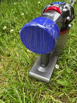 DYSON V8 - 4