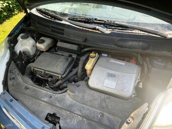 Toyota Prius - 4