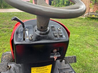 Travní traktor SECO - 4