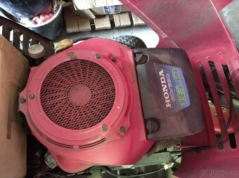 Zahradní traktůrek Honda HF 2216 S - 4