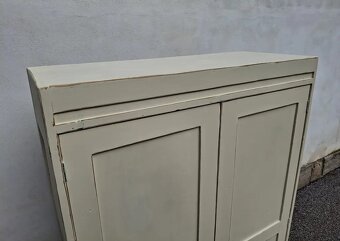 STAROŽITNÁ PŮLENÁ ŠATNÍ SKŘÍN PO CELKOVÉ RENOVACI - 4