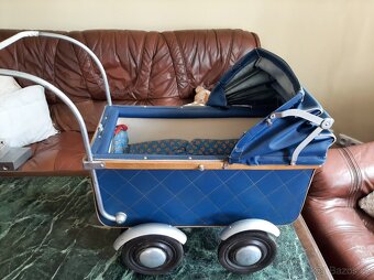 starý kočárek pro panenky - 4