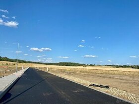 Poslední volný pozemek na sjezdu D6 nedaleko od Loun - 4