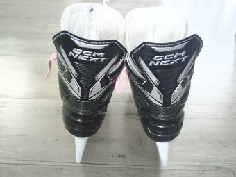 Brusle CCM NEXT SR vel. 42 - 4