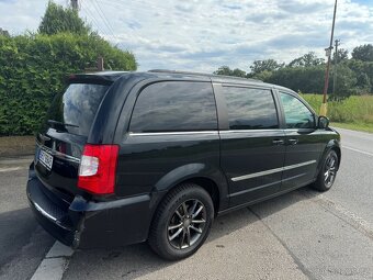 Chrysler Town Country 3.6 RT Stown DVD 2012 - 4