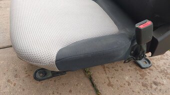 Mitsubishi L200 DID sedadlo spolujezdec - 4