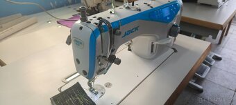 Průmyslový automatický šicí stroj Jack A4 - 4