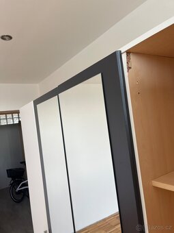Šatní skříň - 4