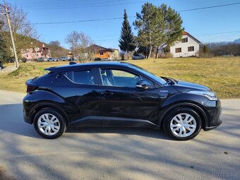 Toyota C-HR 1.8 Hybrid E-CVT rok 2021 - 4