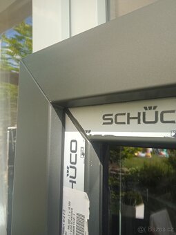Plastové okno Schüco antracit, speciální fólie automotive - 4