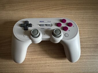 Nintendo Switch OLED + Hori Split Pad Pro + 8BitDo Pro 2 - 4