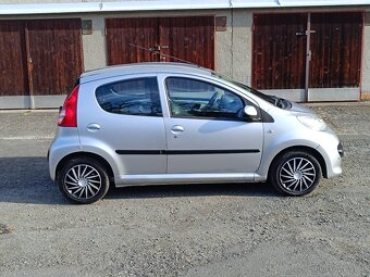Peugeot 107 1.0 vvt-i, najeto 122 tis, klima, zánovní zimáky - 4