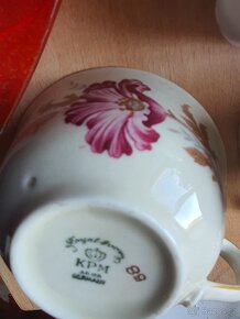 sbírka porcelánu a skla. cena je za celou kolekci - 4