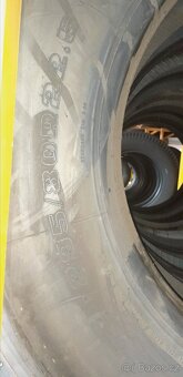 Záběrové nákladní pneu 295/80R22,5 - 4