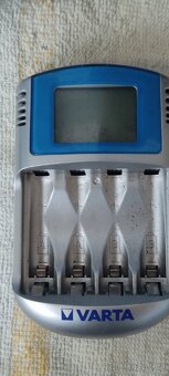 Varta nabíječka na AAA, a AA baterie 57070 12V - 4