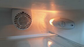 Lednice s vnitřním ventilátorem Amica  (247 l  objem užitný - 4