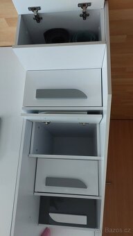Dětská vyvýšená postel se stolem, skříní a schody- TOP stavu - 4