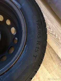 Prodám letní pneum. Barum Bravuris 195/65 R 15 T - 4