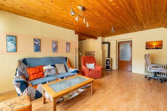 Prodej rodinného domu s dvěma bytovými jednotkami 3+1, 280 m - 4
