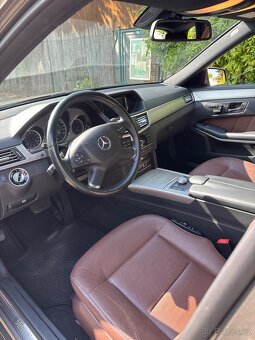 Mercedes Benz - 4
