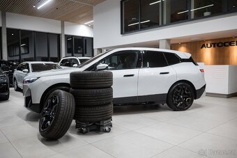 ORIGINÁLNÍ ALU KOLA BMW iX 275/40 R22 + LETNÍ PNEU - 4